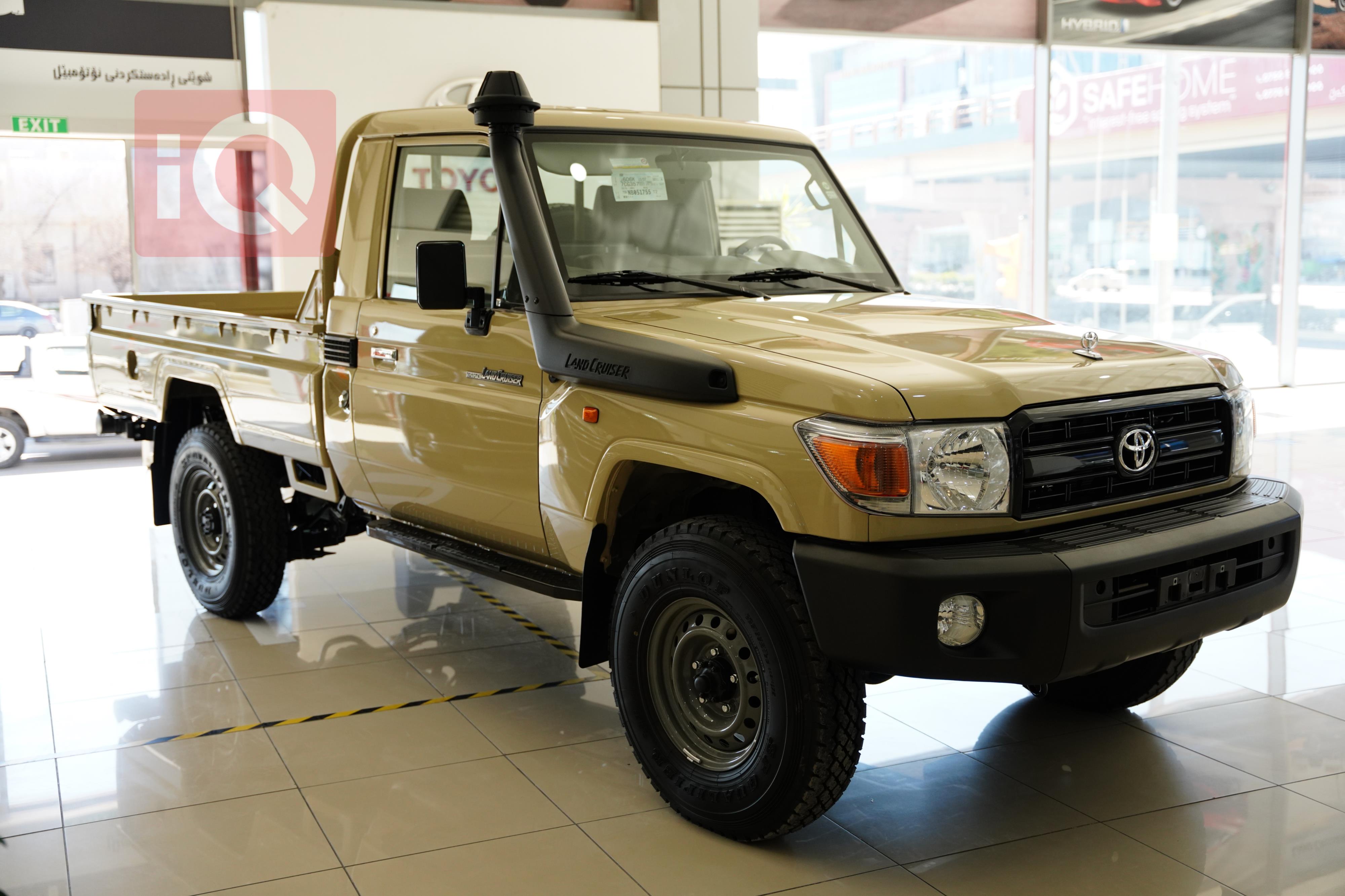 Toyota Land Cruiser 70 Pickup
